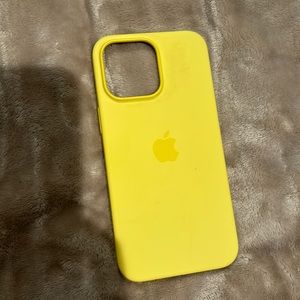 iPhone 14 Pro Max Apple Magsafe yellow silicone case